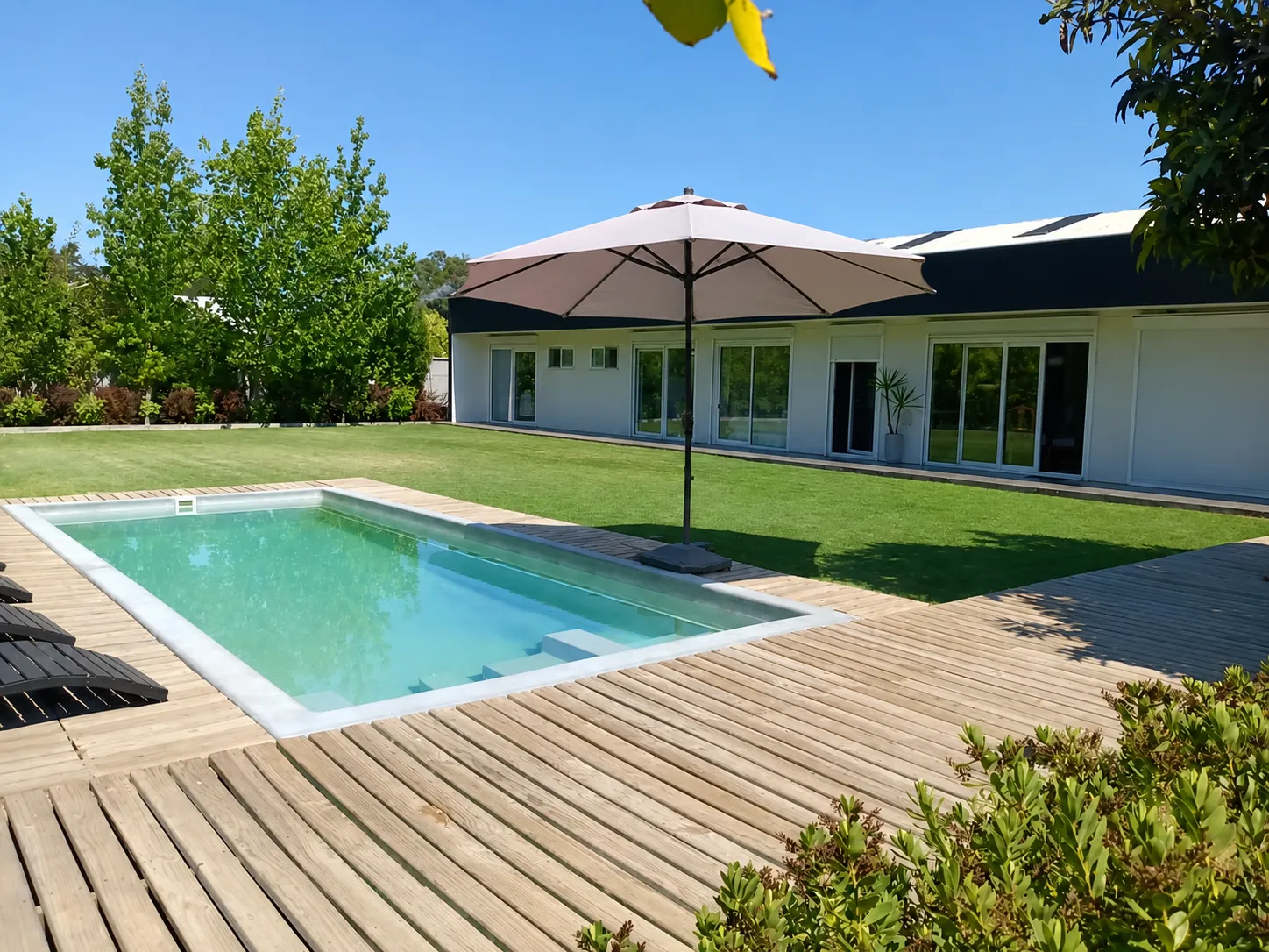Casa en San Clemente — Casa con galpón industrial en Flor del Llano, San Clemente, 640 m², 3 dormitorios · Paula Casoni